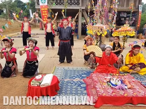 Ethnic culture and tourism village offers diverse activities in January ảnh 1