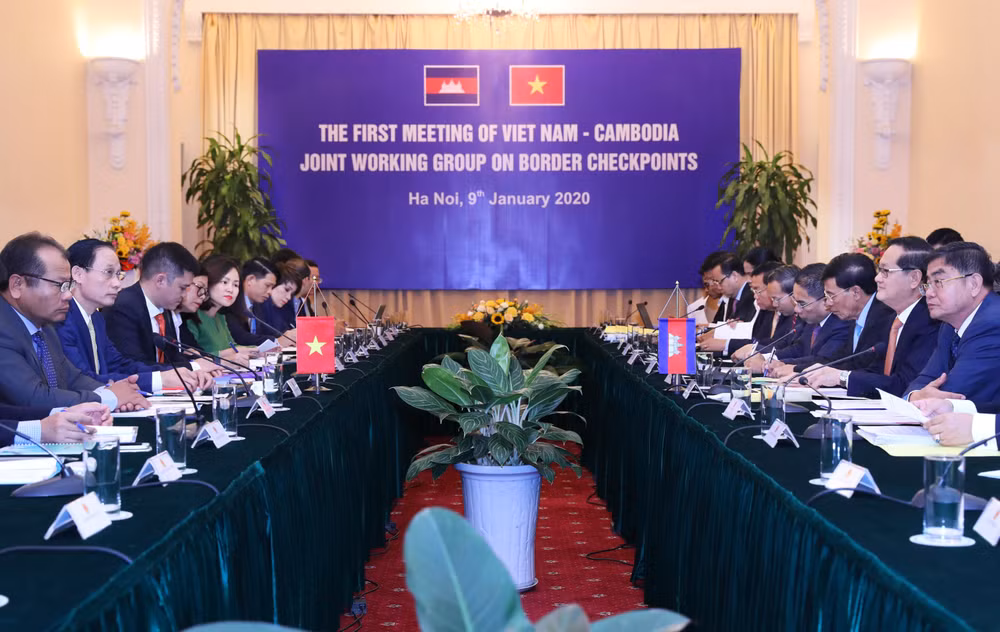 Joint working group on Vietnam-Cambodia border gates meets ảnh 1