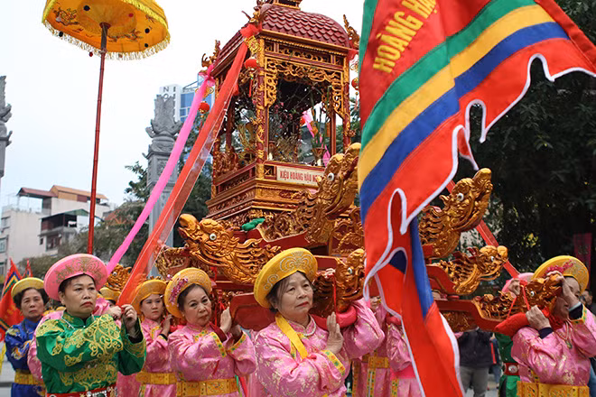 Ngoc Hoi-Dong Da victory celebrated ảnh 1