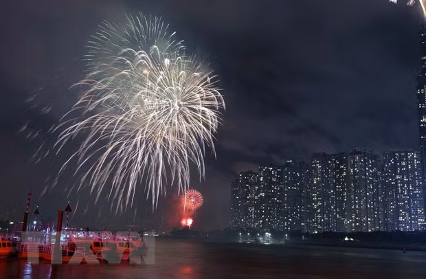 HCM City: Lunar New Year’s Eve fireworks to be set off at 7 venues ảnh 1