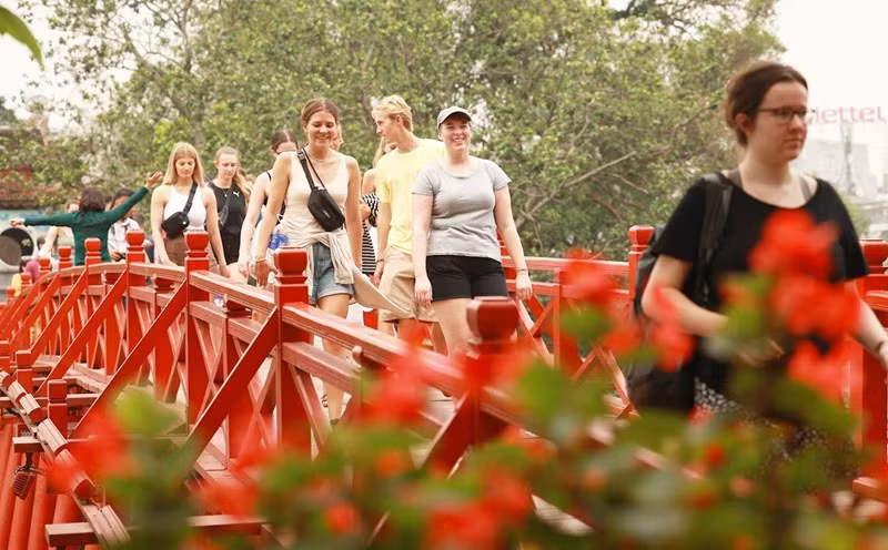 Favourable visa policy urged to draw tourists ảnh 1 Favourable visa policy urged to draw tourists ảnh 1