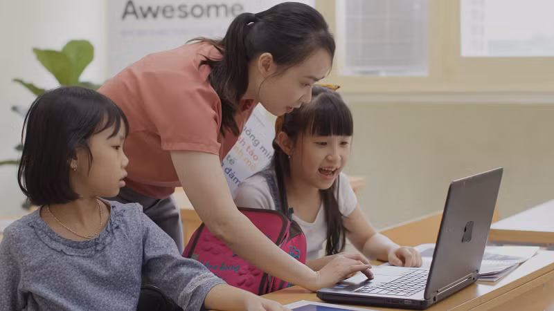 Greater efforts to better protect children on cyberspace ảnh 2