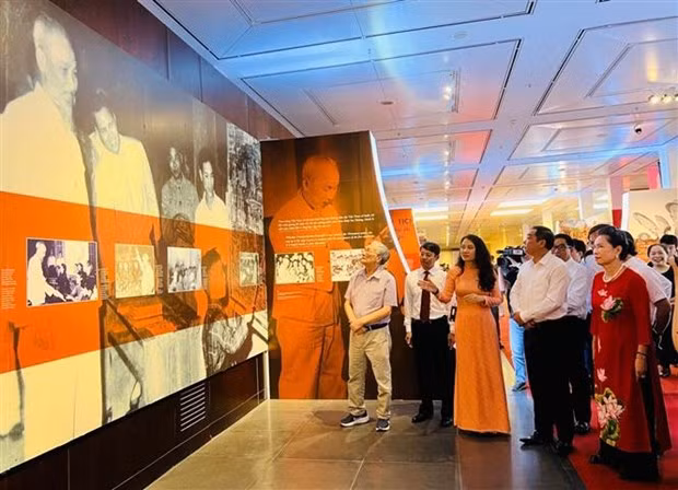 Thematic display, art space marks late President’s birthday ảnh 1