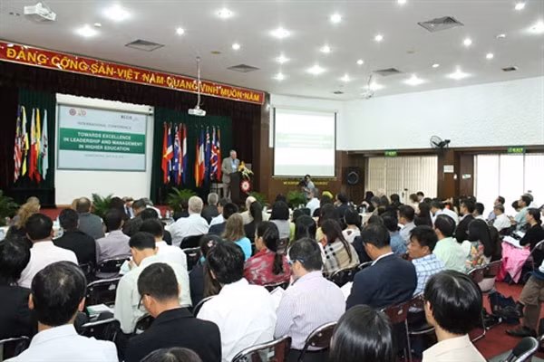 Universities try new techniques ảnh 1