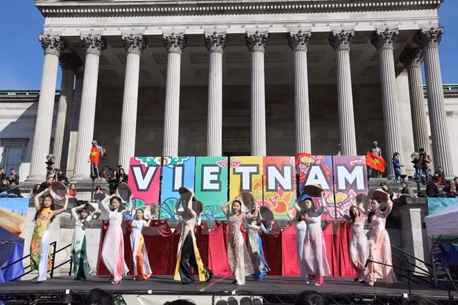 Vietfest 2016 promotes Vietnamese culture in London ảnh 1