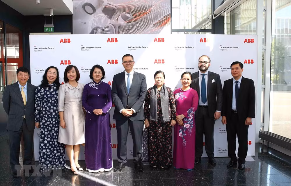 Vice President attends 2019 Global Summit of Women ảnh 1