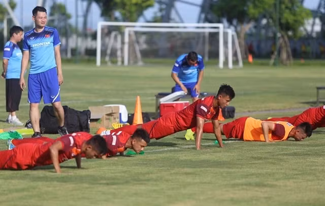 Coach Park Hang-seo tests 26 players’ skills ảnh 1
