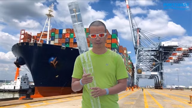 Vietnamese artist crosses Pacific Ocean by cargo boat to reach around the world ảnh 1