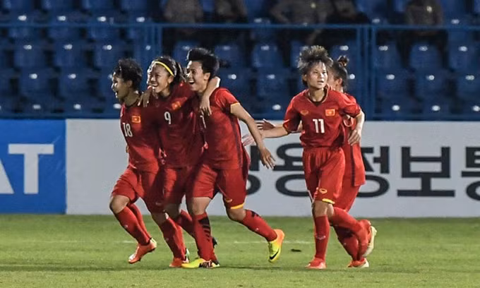 Vietnam’s women football team rank first in Southeast Asia ảnh 1