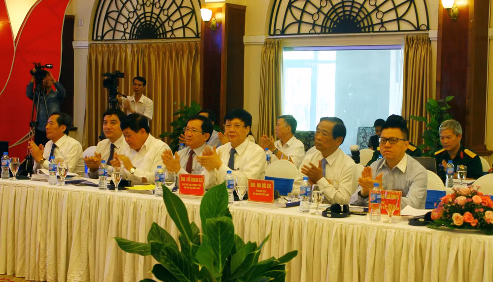 Vietnam, Laos seek to improve press activities in digital era ảnh 1