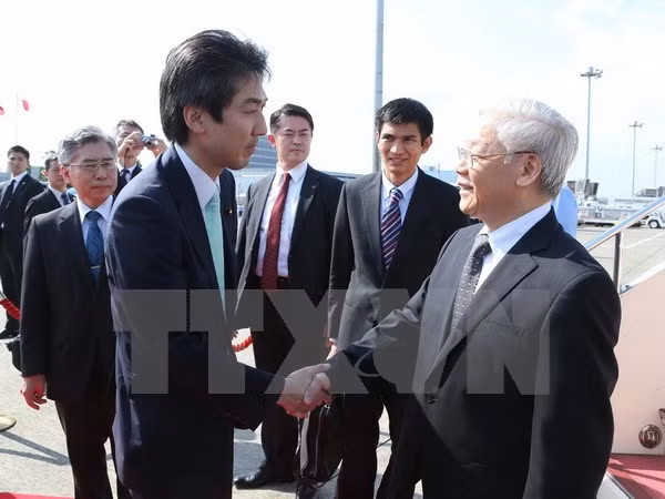 Vietnam, Japan issue joint vision on relations, ink six deals ảnh 1 Vietnam, Japan issue joint vision on relations, ink six deals ảnh 1