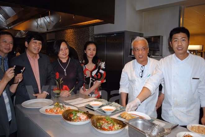 Vietnam’s cuisine rouses appetite in South Africa ảnh 1