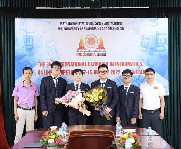 Vietnam team claim four medals at Int’l Informatics Olympiad ảnh 1