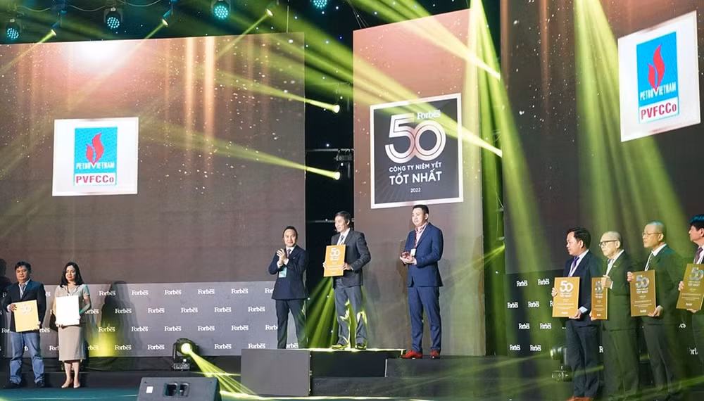 Four subsidiaries of PetroVietnam named in Forbes Vietnam’s list of top 50 listed firms ảnh 2