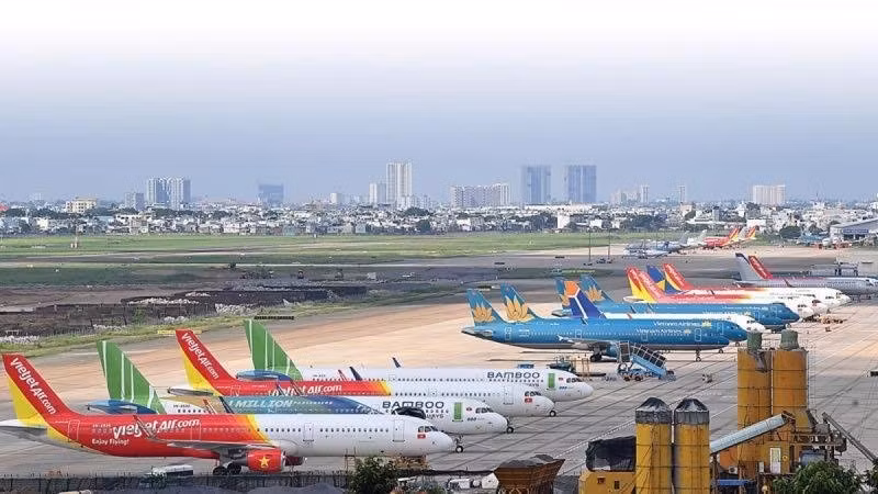 Cheap plane, train tickets to tourist destinations offered on National Day ảnh 1