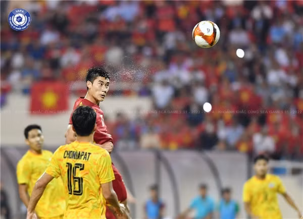 Winners of photo contest “Moments of the SEA Games 31” honoured ảnh 2