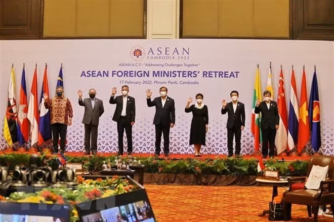ASEAN FMs reaffirm commitment to full, effective implementation of RCEP ảnh 1