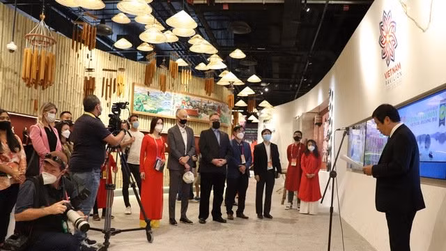 EXPO 2020 Dubai honours Ha Long Bay as a new wonder of the world ảnh 1