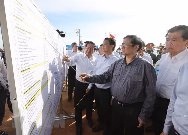 Higher determination needed to ensure progress of Long Thanh airport project: PM ảnh 2