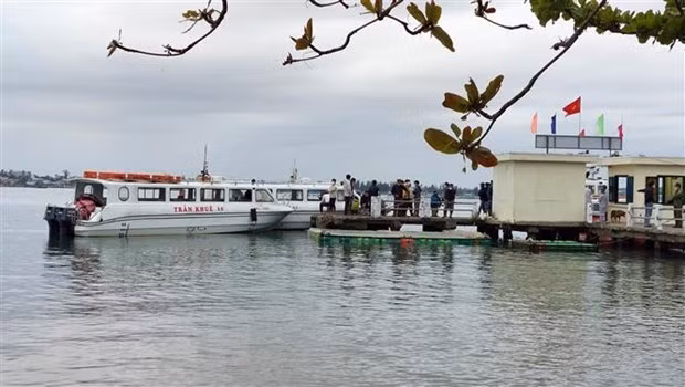 At least 13 dead in boat accident in Quang Nam province ảnh 1
