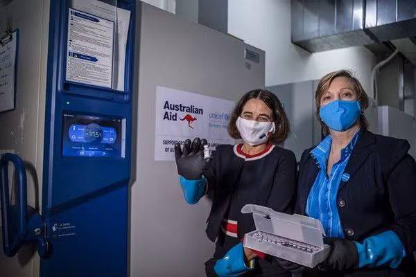 Australia completes commitment to share 7.8 million doses of COVID-19 vaccines with Vietnam ảnh 1