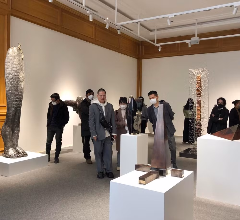 New art space, sculpture exhibition open in Hanoi ảnh 1