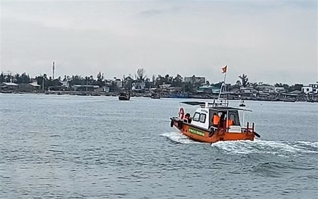 President, PM extend condolences to Cua Dai Beach victims ảnh 1