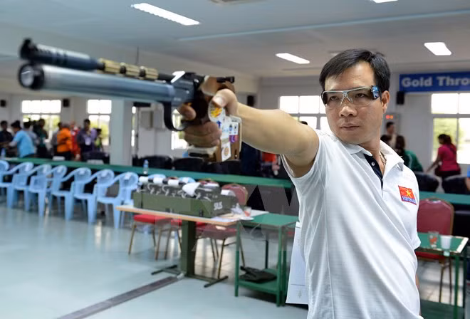 Vietnamese shooter wins silver at world event ảnh 1