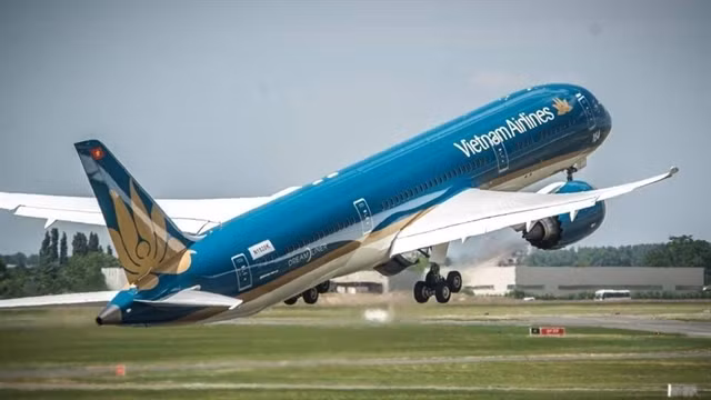 Vietnam Airlines reschedules flights to Germany due to air strikes ảnh 1