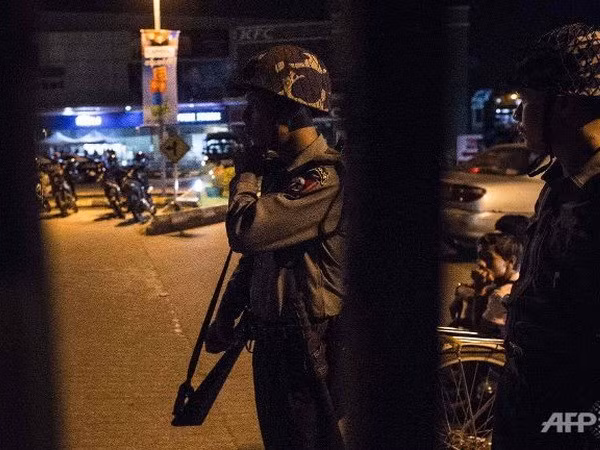 Explosions at Myanmar’s Yangon regional government office ảnh 1