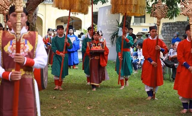 Traditional celebration of Doan Ngo festival reproduced in Hanoi ảnh 1