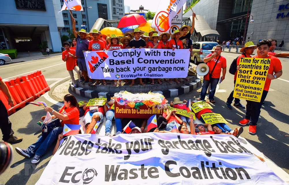 Garbage issue worsens Philippines-Canada relations ảnh 1