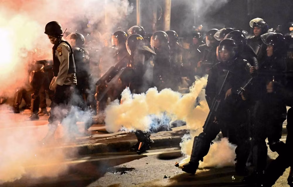 Six dead, 200 injured in Jakarta unrest following election results ảnh 1