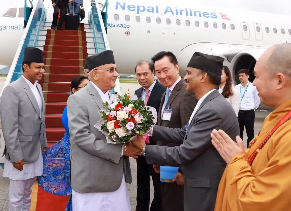 Nepali Prime Minister begins official visit to Vietnam ảnh 1