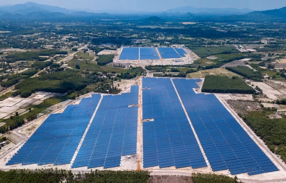 First solar power plant in Binh Dinh joins national grid ảnh 1