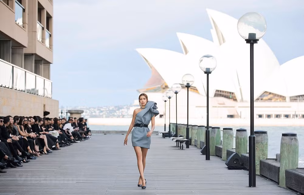Vietnamese designer holds fashion show in Australia ảnh 1