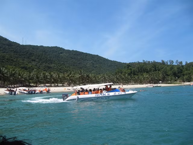 Cham Islands officials resist plan to send tourist boats from Da Nang ảnh 1