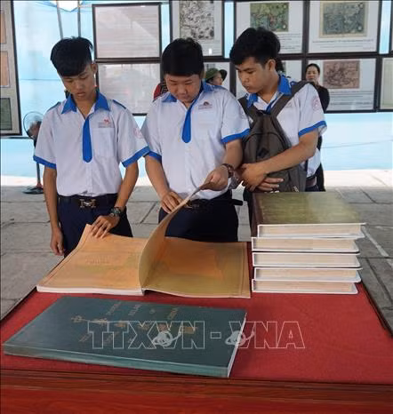 Bac Lieu exhibition affirms Vietnam’s sovereignty over Hoang Sa, Truong Sa ảnh 1
