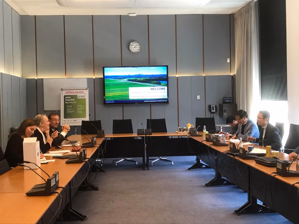 Delegation of lawmakers visit Netherlands ảnh 1