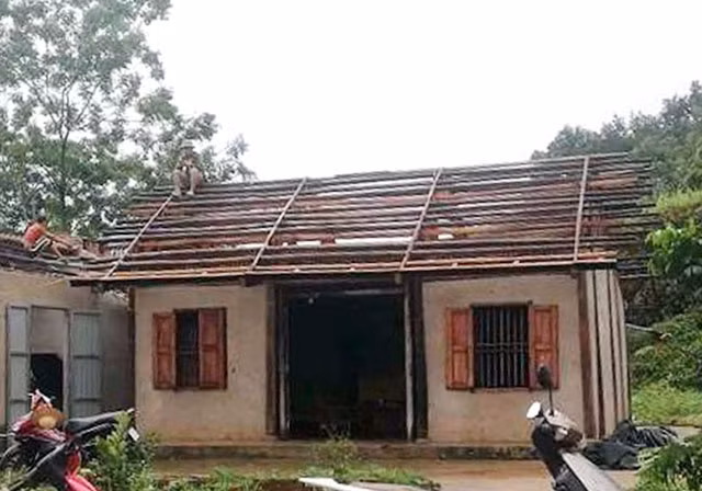 Floods, landslides kill two in the North ảnh 1