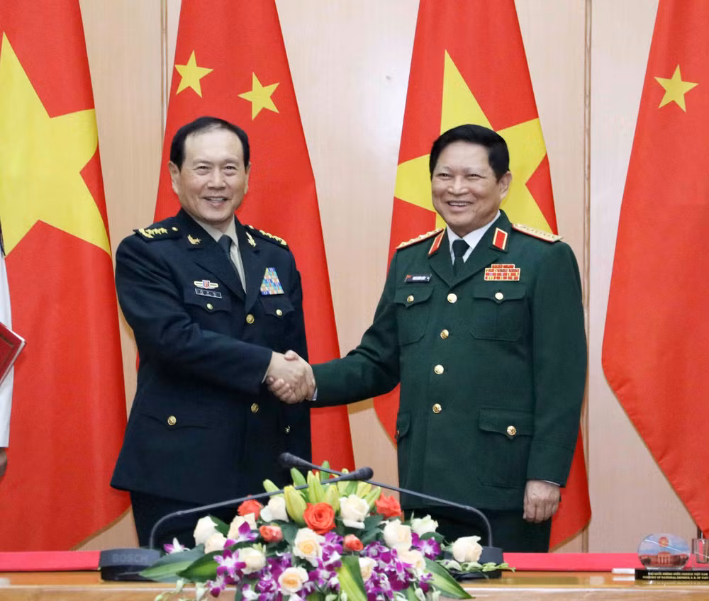 Vietnamese, Chinese defence ministers hold talks in Hanoi ảnh 1