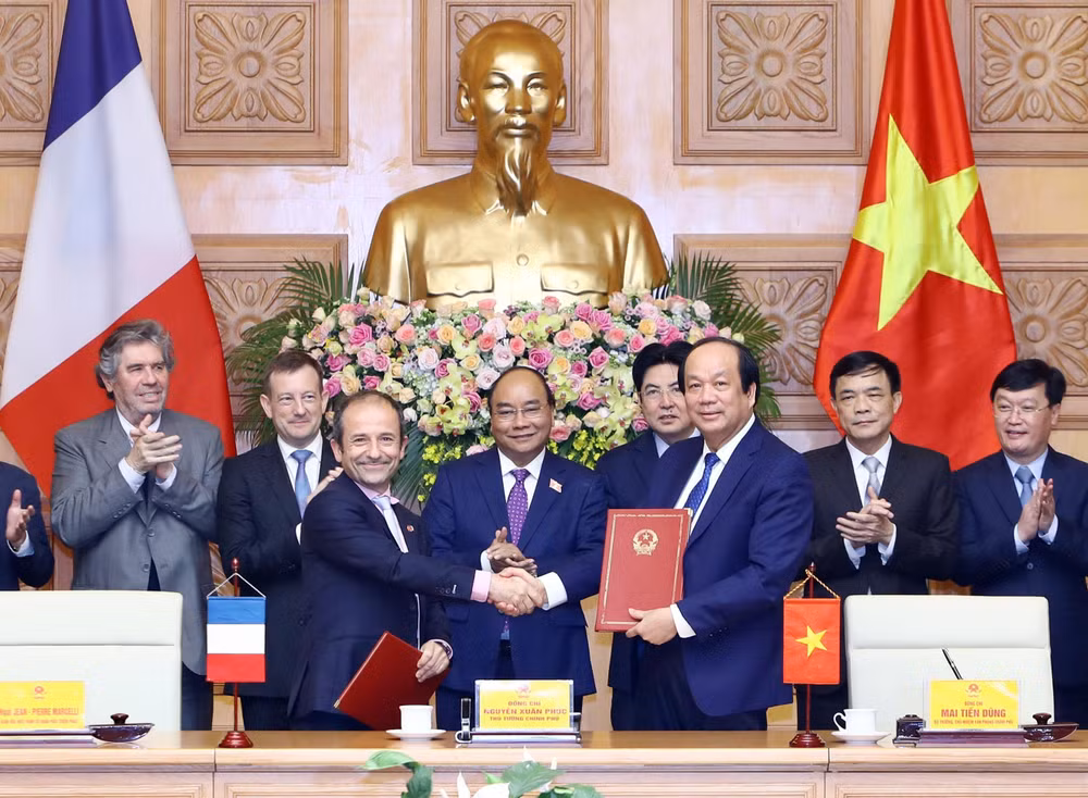 Vietnam, France cooperate in e-government building ảnh 1