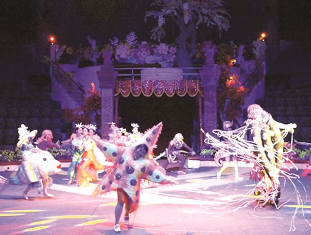 Circus performance calls on people to protect environment ảnh 1