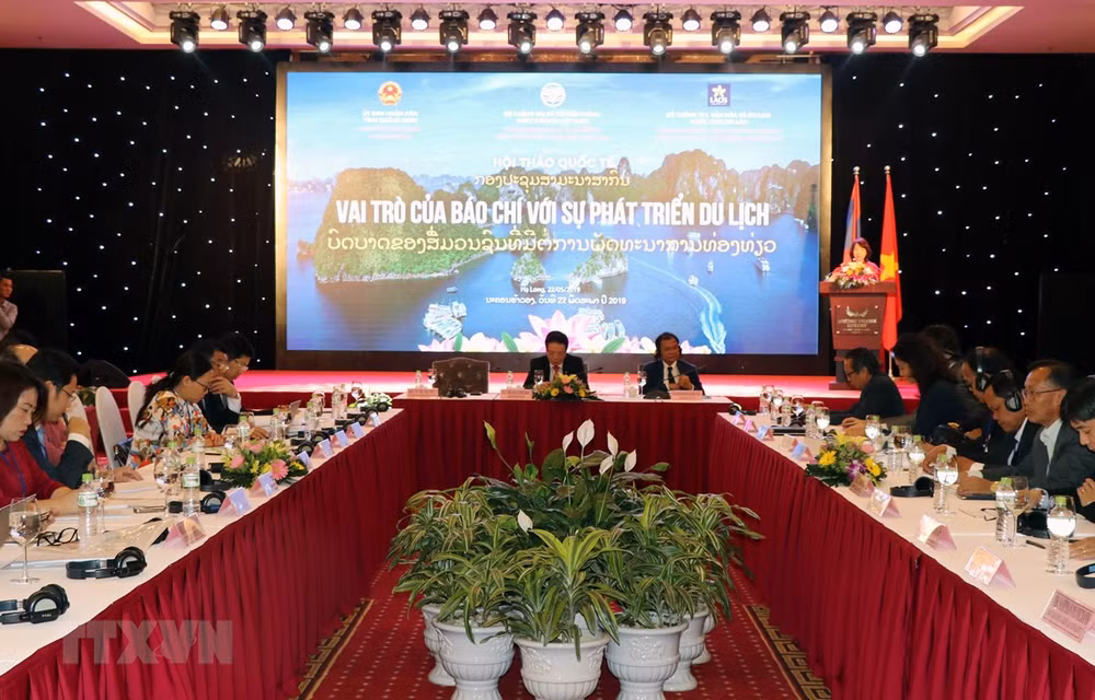 Role of Vietnamese, Lao media in tourism development discussed ảnh 1