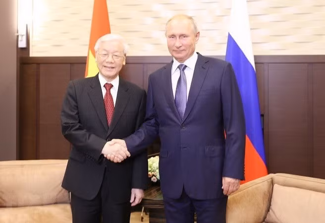Party chief’s visits create new push for ties with Russia, Hungary ảnh 1