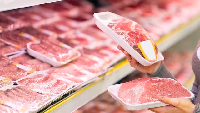 Vietnam halts import of pork from Hungary, Poland ảnh 1