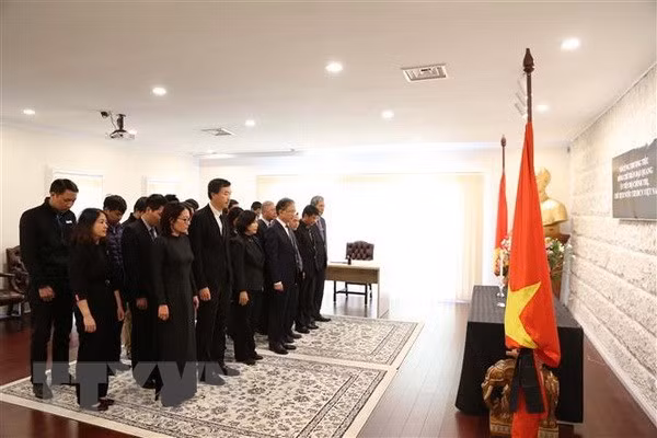 Australia hoists flag at half-mast for President Tran Dai Quang ảnh 1