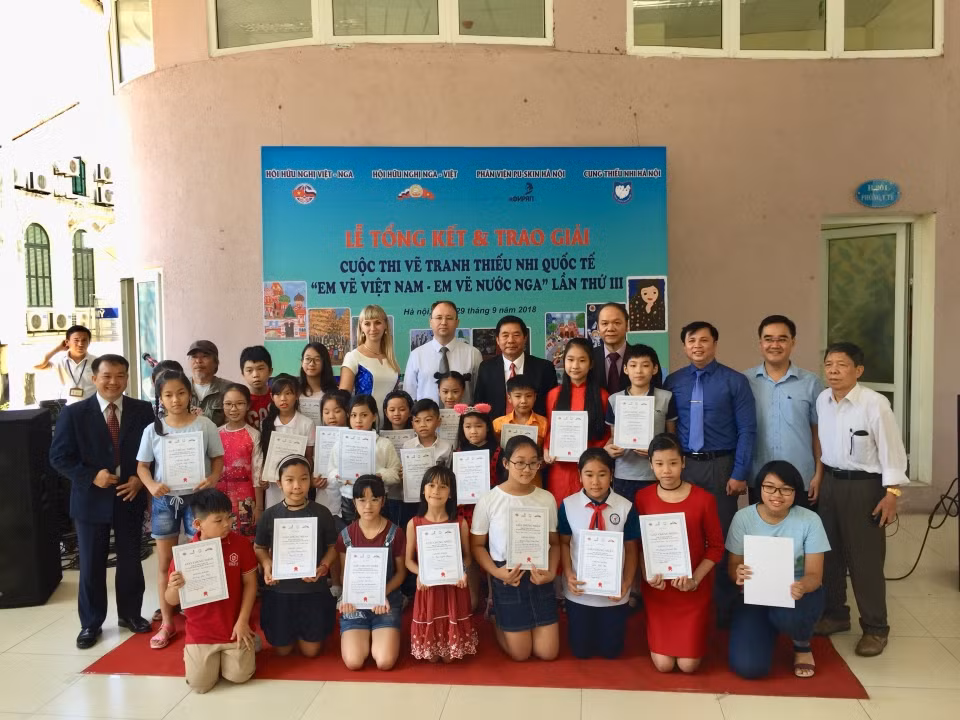 Winners of Vietnam-Russia painting contest honoured ảnh 1