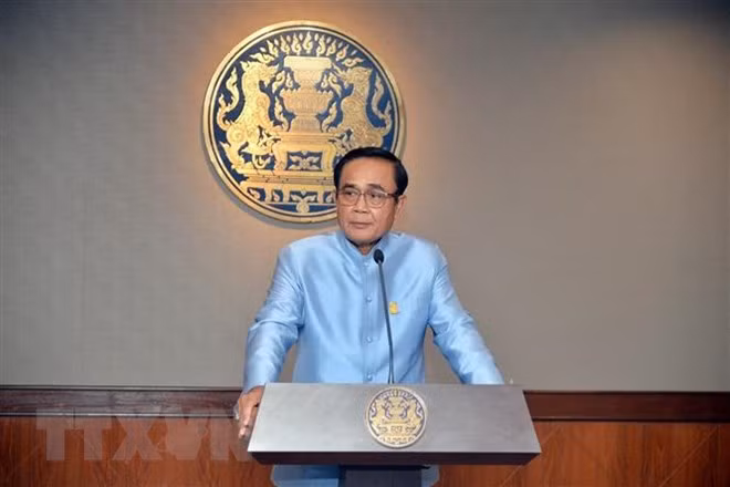 Thailand’s ruling junta eases ban on political activities ảnh 1