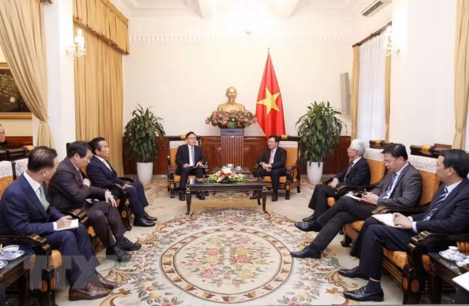 Deputy PM receives VN’s Honorary Consul General in RoK ảnh 1